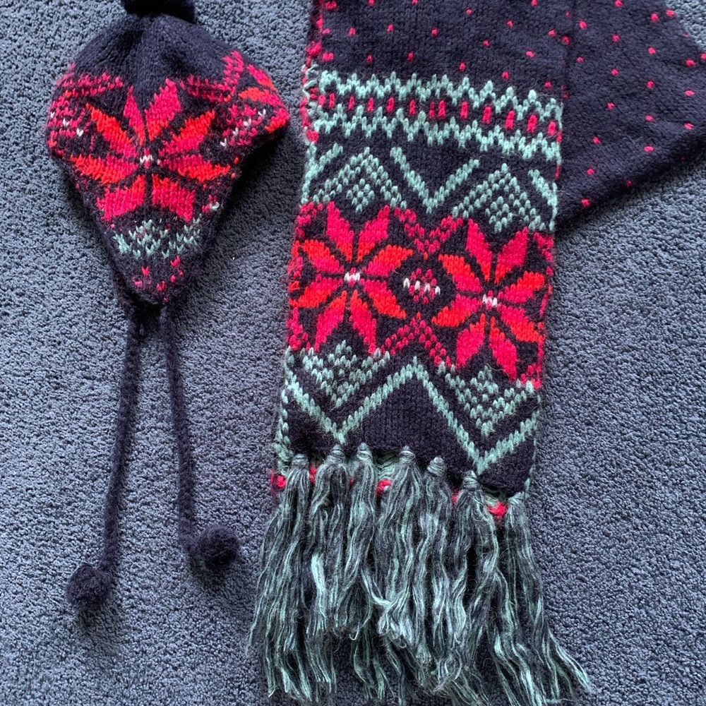 Ladies hat & scarf matching set.  $18